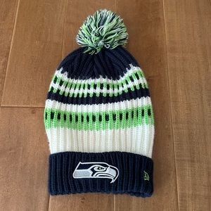 Like New Seattle Seahawks Pom Pom Beanie
